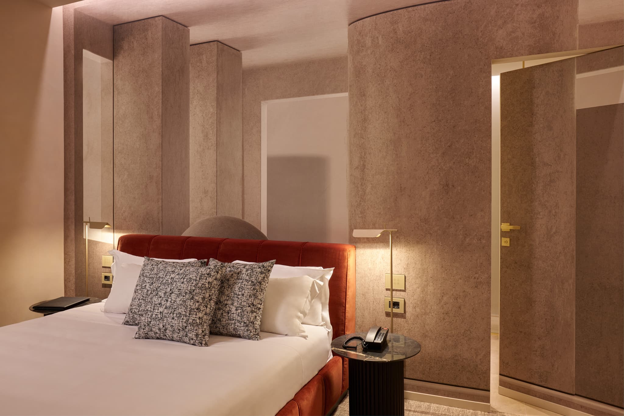 Borghese Contemporary Hotel — Roma, Italy