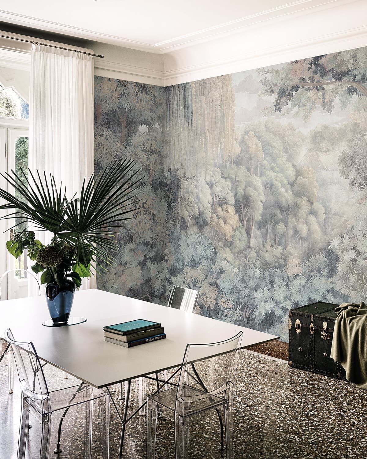 Le Feuillage Dense — Room Scene 2